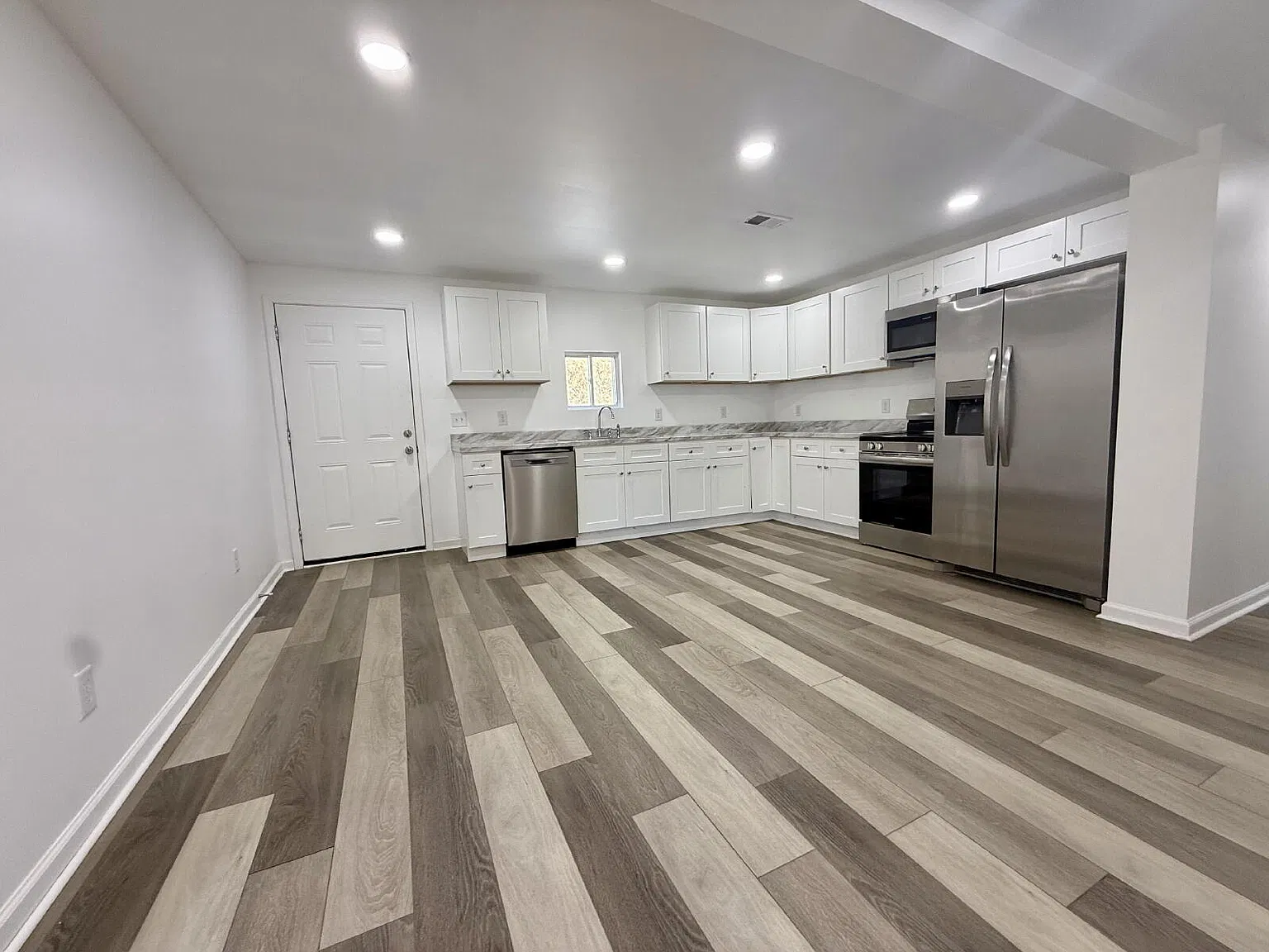 2 bed, 2.0 bath, 1000 sqft, $1,600 — Photo 2
