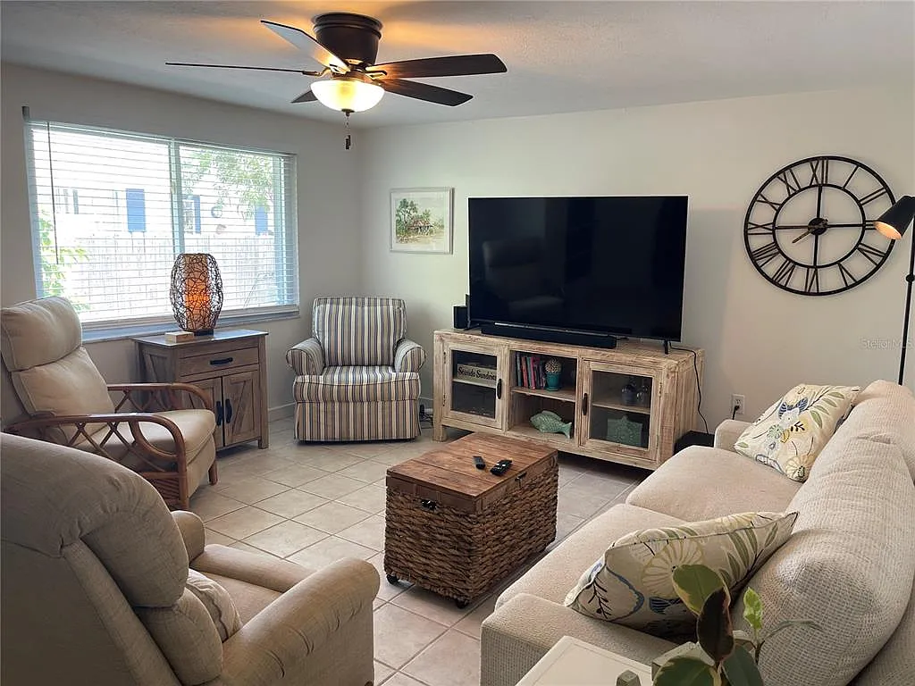 2 bed, 2.0 bath, 900 sqft, $2,300 — Photo 2