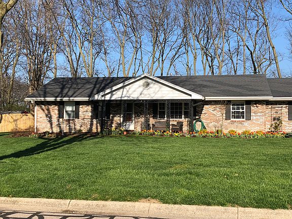 2nd image of 1116 E Bridle Ln