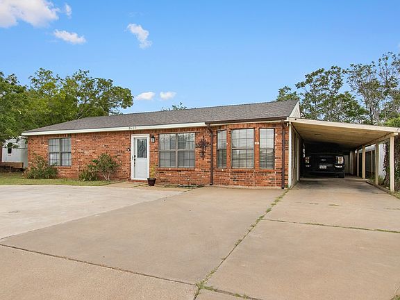 2nd image of 1609 E Pecan Ave