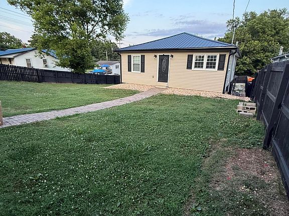 5th image of 925 Medaris St