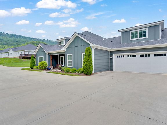 3rd image of 823 Wellstone Dr