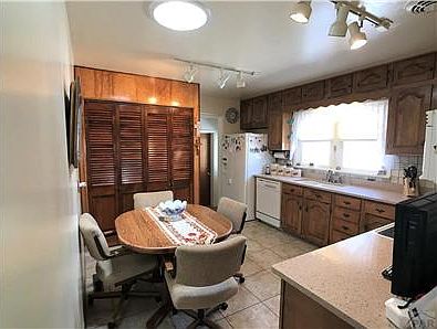 Eat-in Kitchen