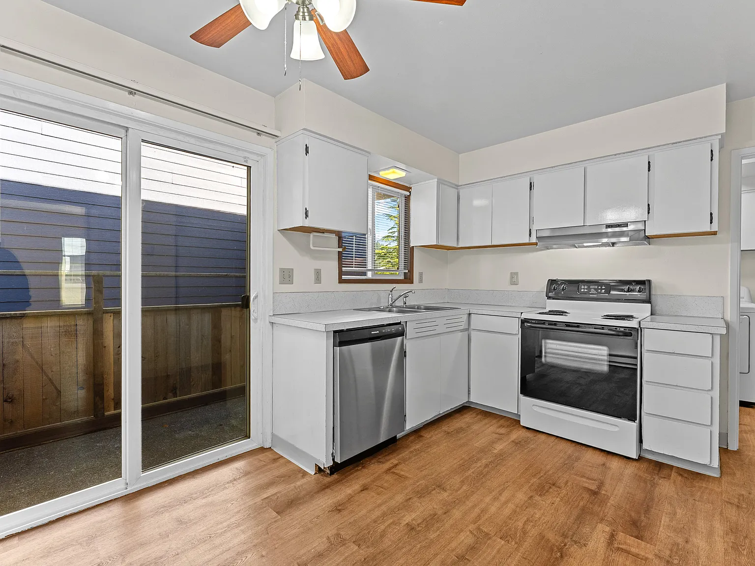2 bed, 1.5 bath, $1,400 — Photo 4
