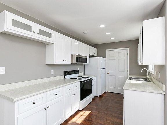 4th image of 1326 Venessa Dr
