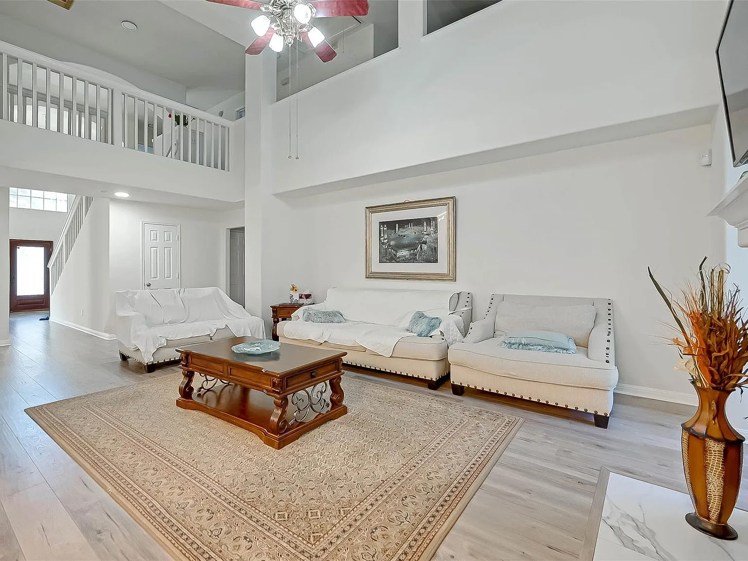 5 bed, 3.5 bath, 3940 sqft, $2,999 — Photo 3