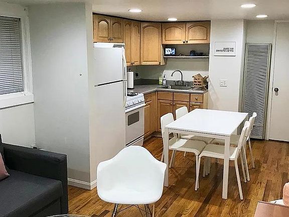 4th image of 3834 N Paulina St