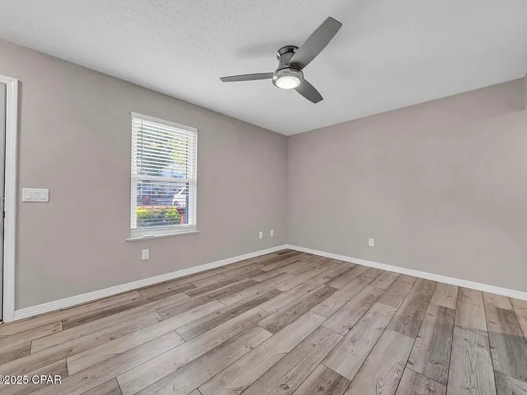 121 Hampton Dr — Photo 10
