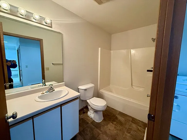 1819 N 11th Ave — Photo 12