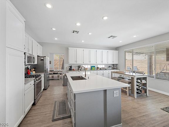 4th image of 2386 Flute Ave