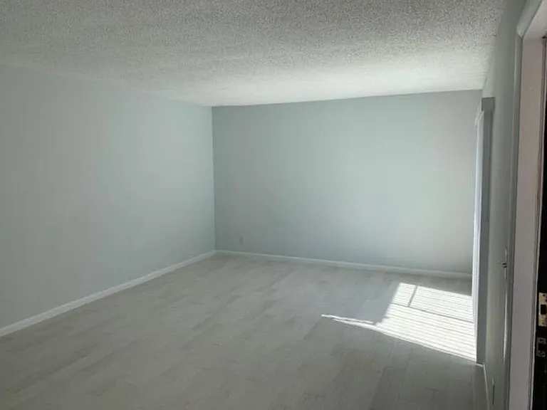 2228 White Pine Cir #B — Photo 11