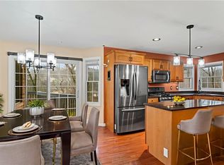 699 Surfside Dr, Pittsburgh, PA 15239