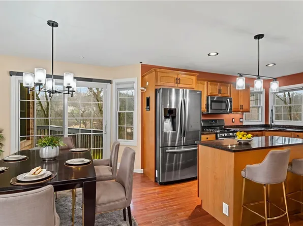 699 Surfside Dr, Pittsburgh, PA 15239