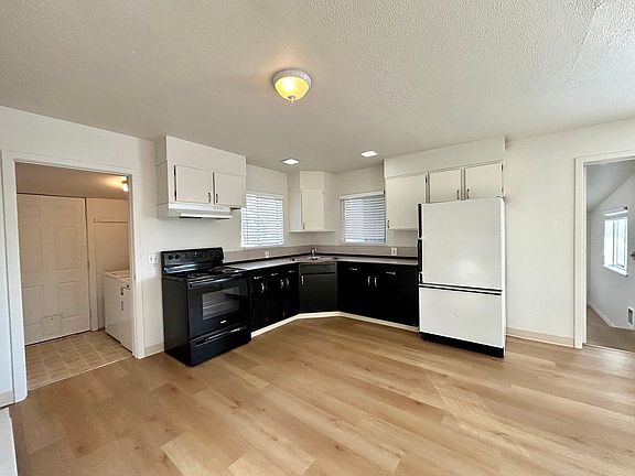 4th image of 308 N Pacific St