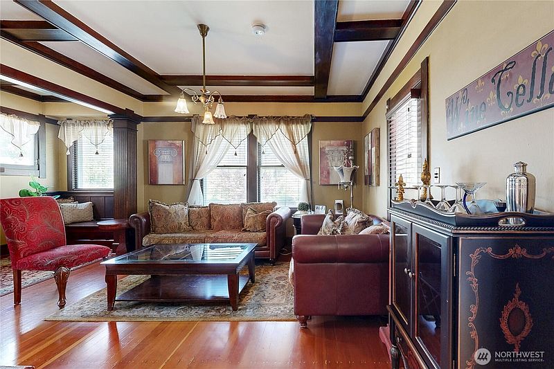 4th image of 320 Juniper Street