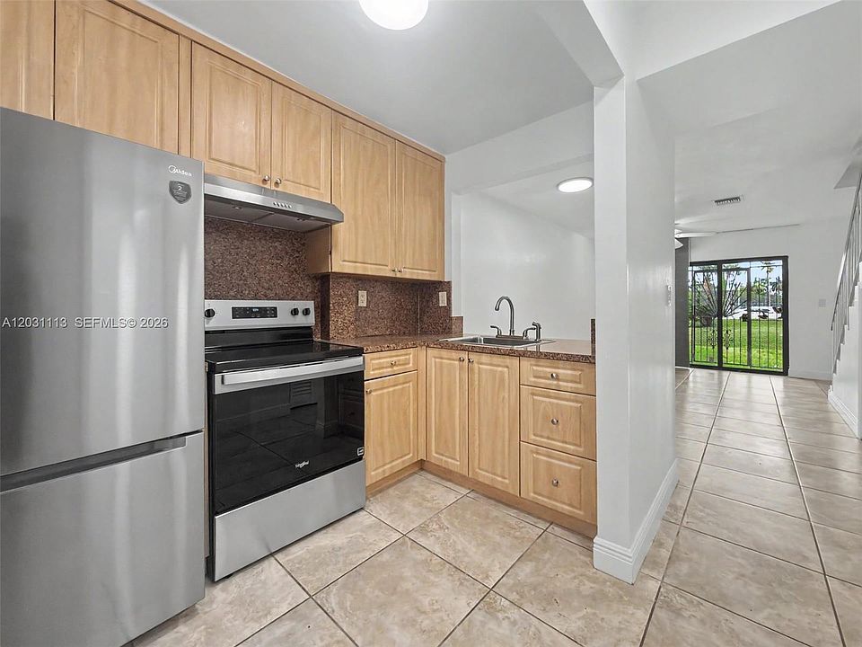 1st image of 1001 SW 105th Ave APT 113