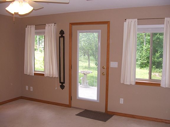 4th image of 2 Taunton Ln