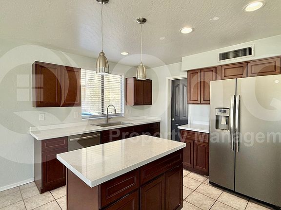 3rd image of 2075 E Appaloosa Rd