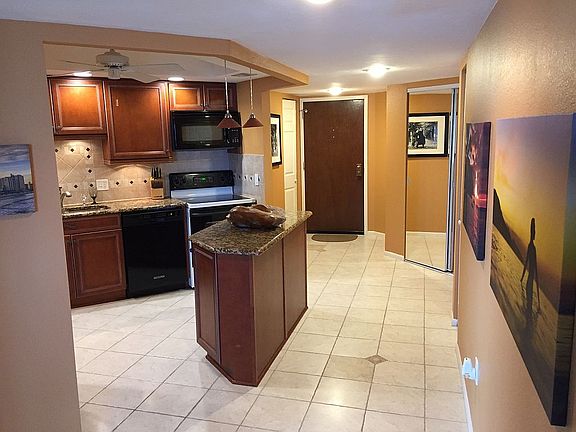 4th image of 925 N Halifax Ave APT 401