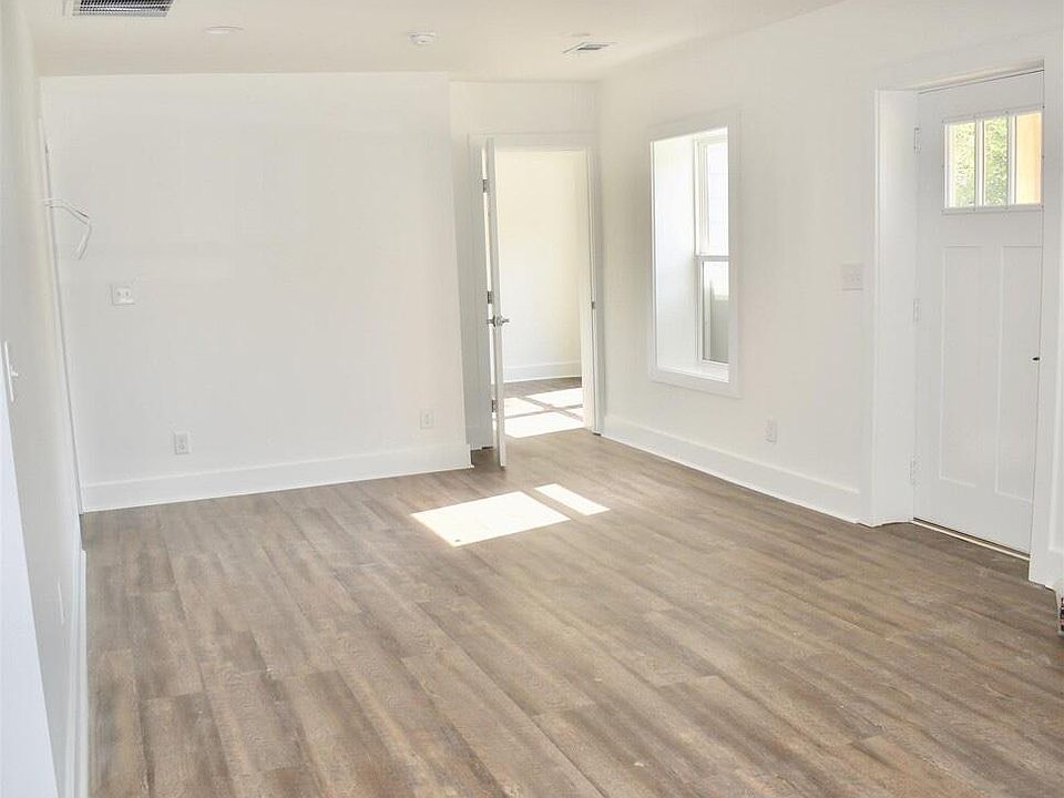 2nd image of 133 Vista Cir