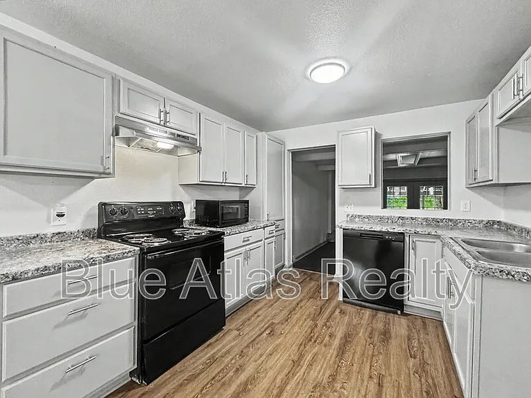 1714 NW Dallas St — Photo 6