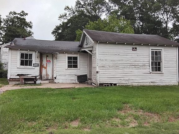3rd image of 213 Flora St