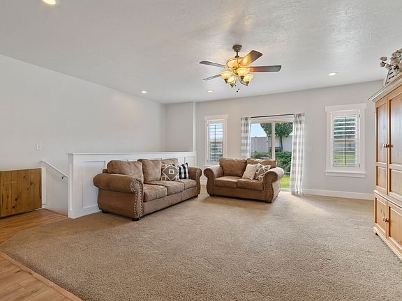 4th image of 1773 N Goldenrod Way