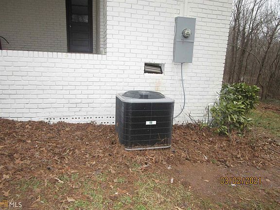 3rd image of 223 Spruce Dr