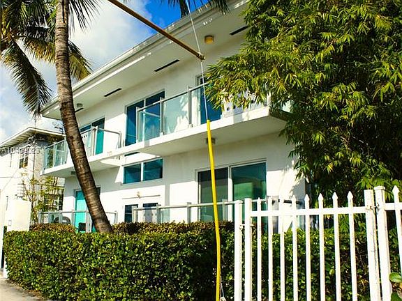 5th image of 7171 Bay Dr APT 4