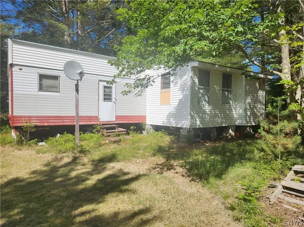 24 Barn Rd, Piseco, NY 12139