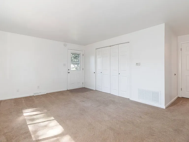 81 W Southern St — Photo 10