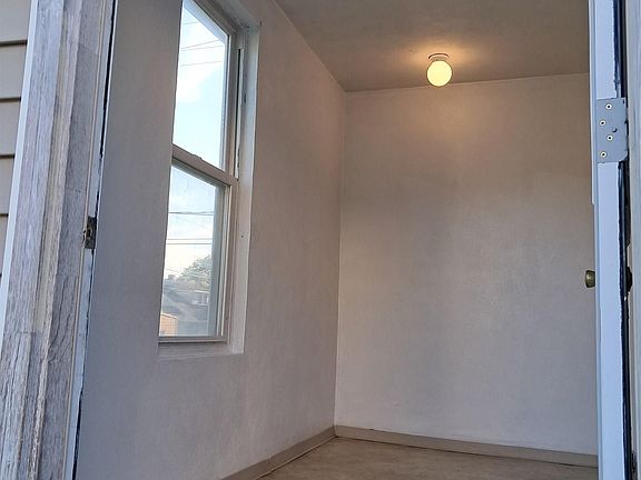 3rd image of 1203 E Hines Ave