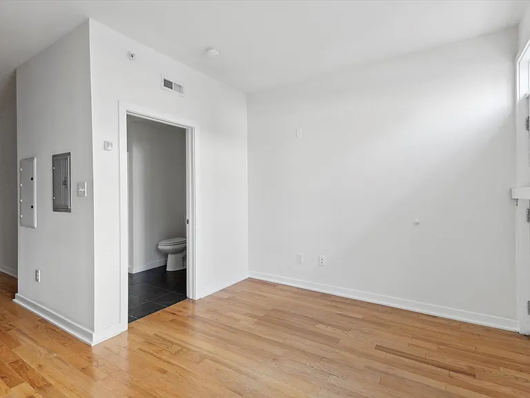2025 N 17th St #102 — Photo 7