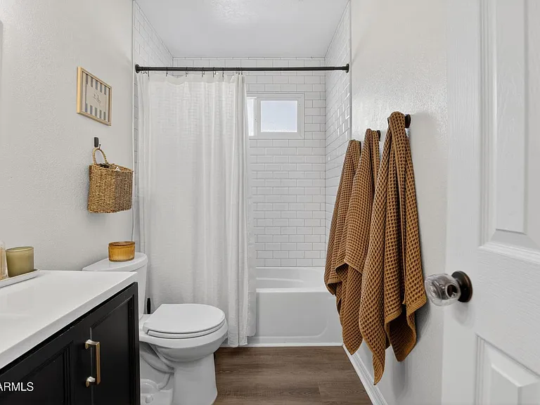 1022 W 13th St — Photo 23