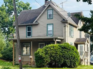 215 E Maple Ave, Beaver Dam, WI 53916