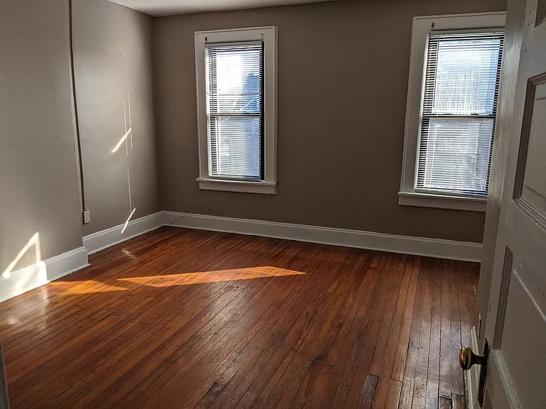 392 E Tompkins St — Photo 11