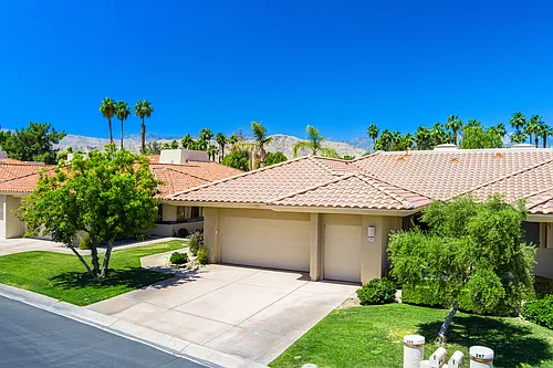 285 W Kavenish Dr Photo 1