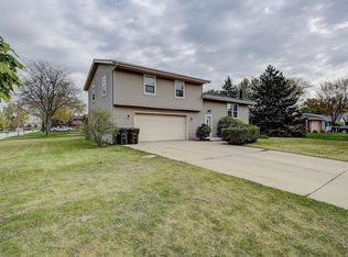 8576 W Bottsford Ave, Greenfield, WI 53228