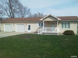 12906 Ferrin Rd, Carlyle, IL 62231