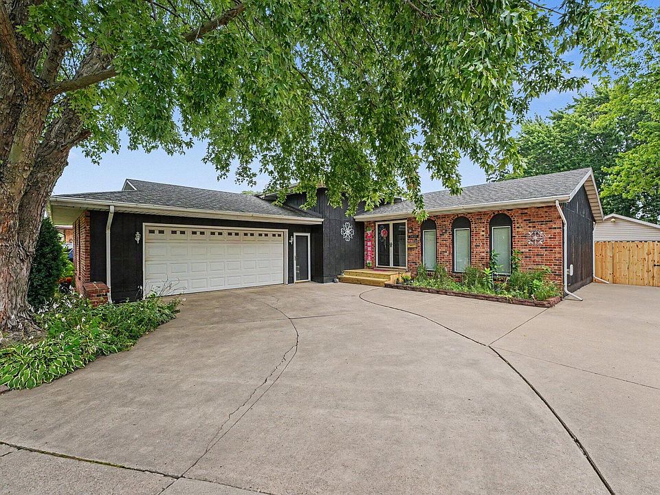 1st image of 9425 Larch Dr