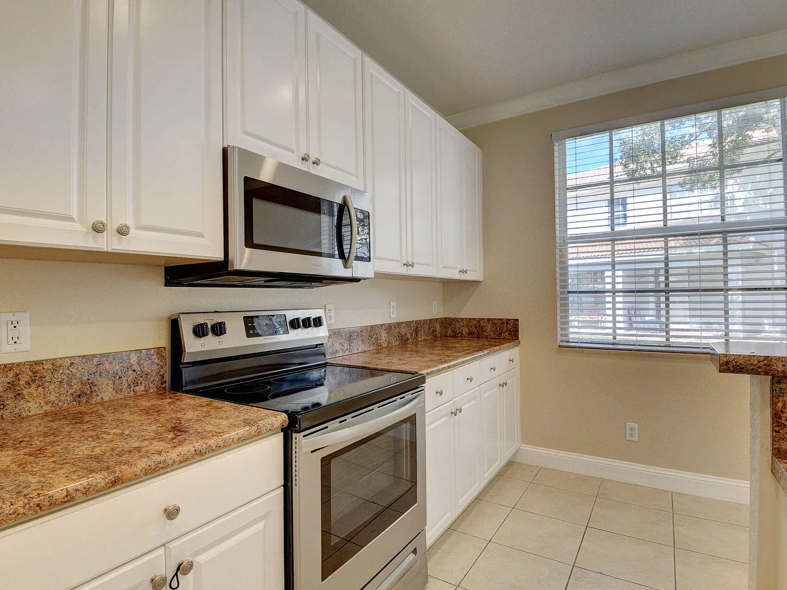 3 bed, 2.5 bath, 1748 sqft, $3,000 — Photo 4