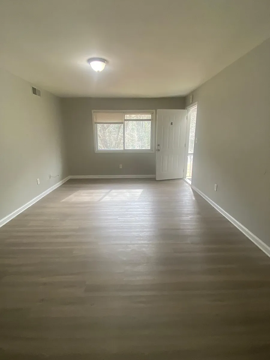 Building Photo - 1627 Line Cir #4