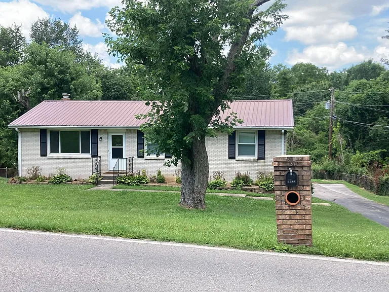 2134 Old Russellville Pike — Photo 2