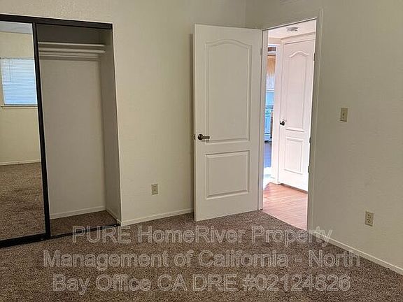 4th image of 915 S Oak St