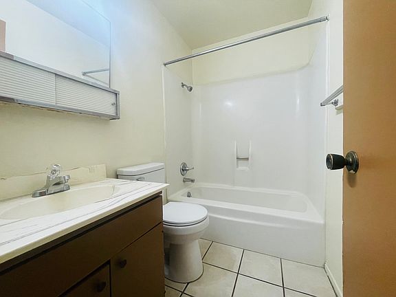 4th image of 1410 S Espina St Suite 11