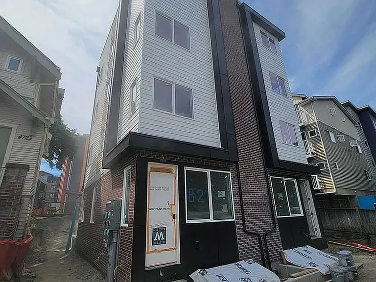 4729 21st Ave NE — Photo 33