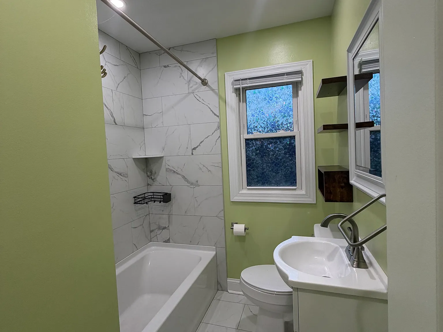 3 bed, 1015 sqft, $2,400 — Photo 3