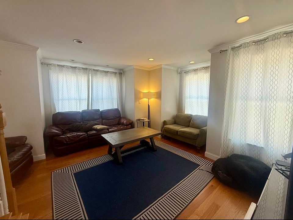 1st image of 27 Antwerp St #2