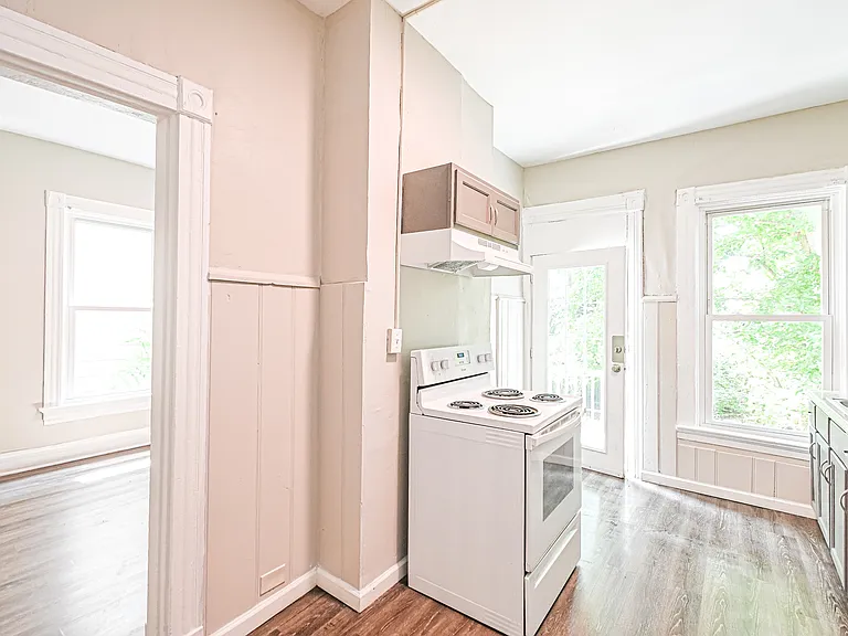 3131 Harvard Ave — Photo 7