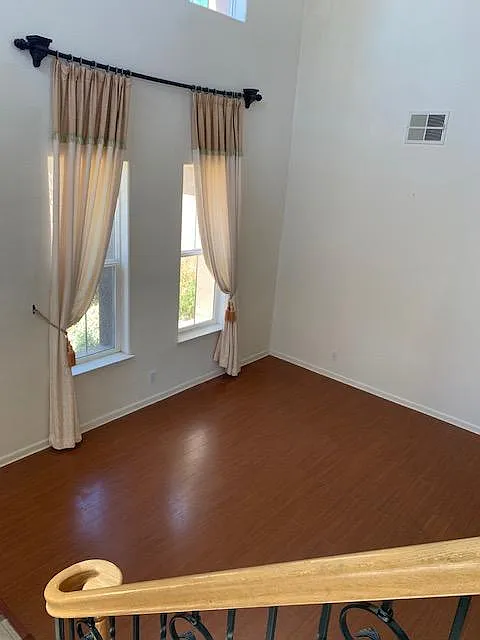 4 bed, 2.5 bath, 2818 sqft, $2,450 — Photo 3